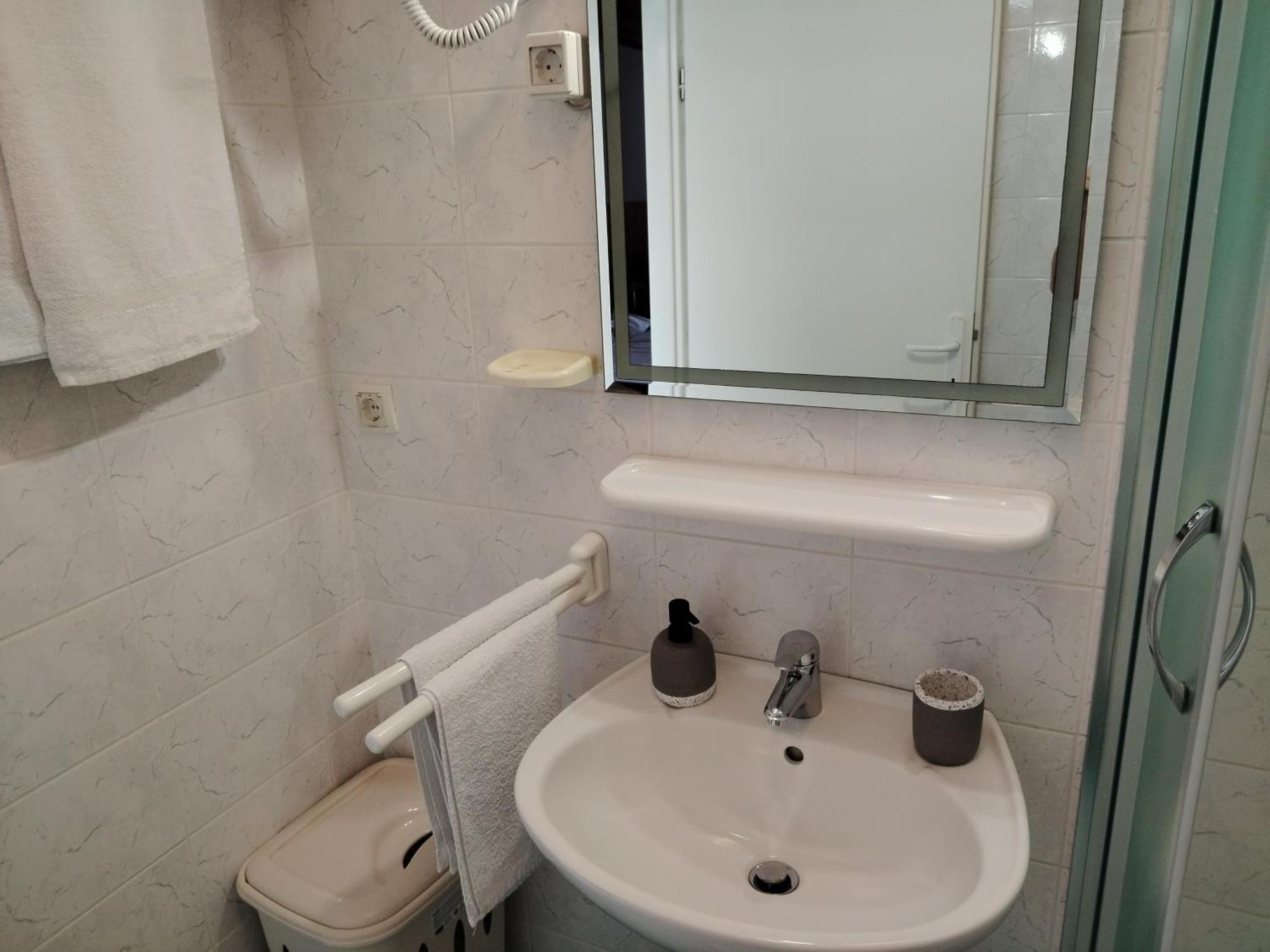 Apartmani Marijan Crikvenica Eksteriør bilde